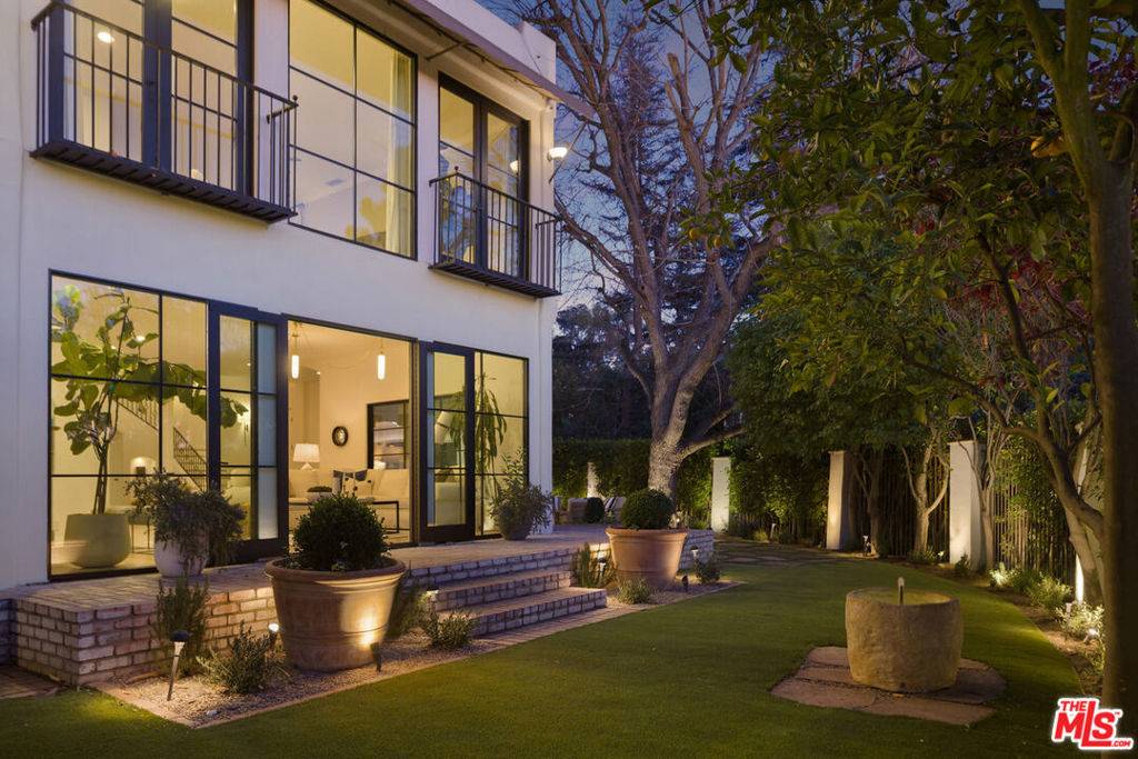 Beverly Hills, CA 90210,13439 Java DR