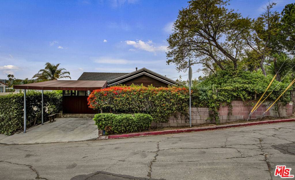 Los Angeles, CA 90065,579 Crane BLVD