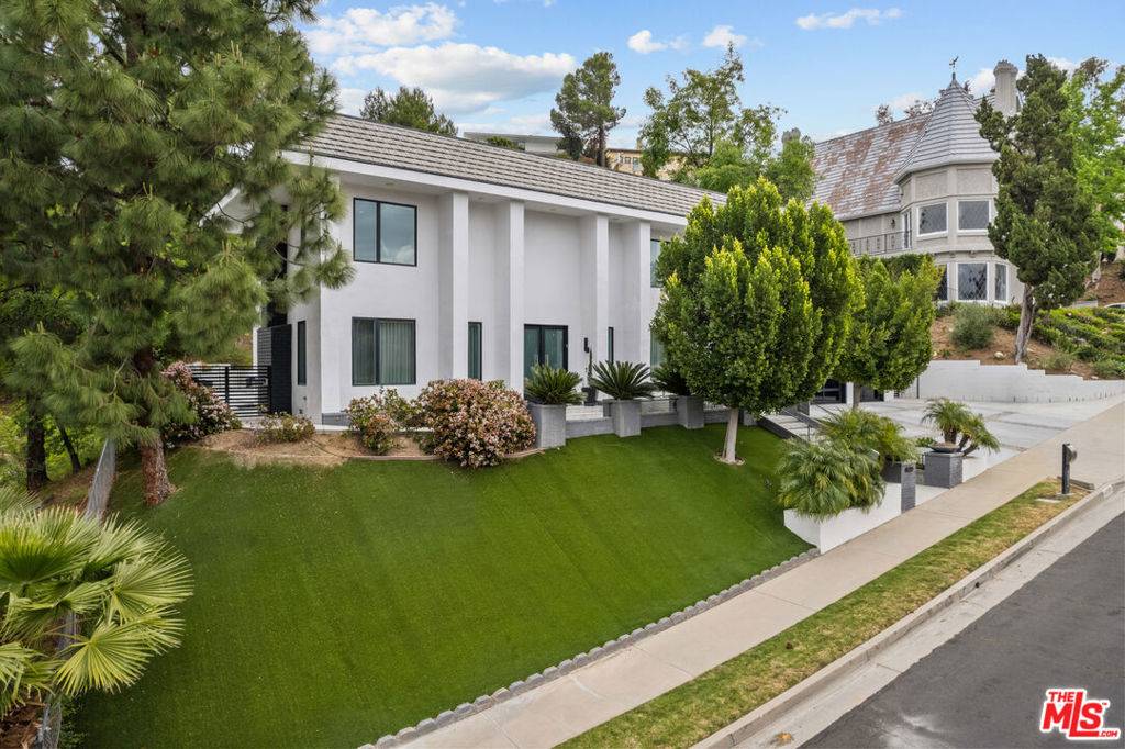 Encino, CA 91316,4020 Alonzo AVE