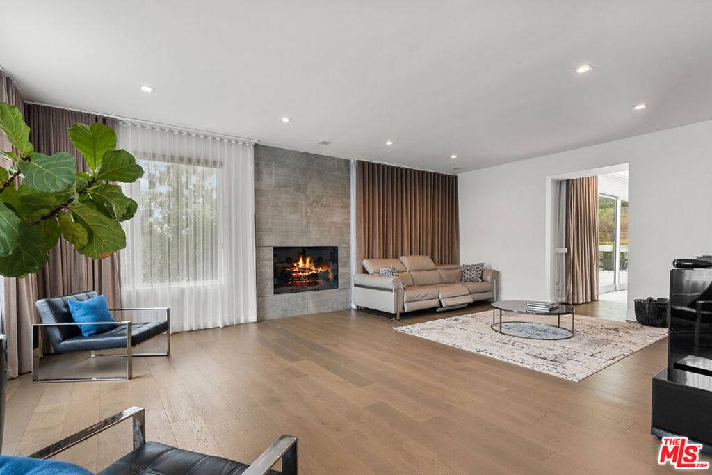 Encino, CA 91316,4020 Alonzo AVE