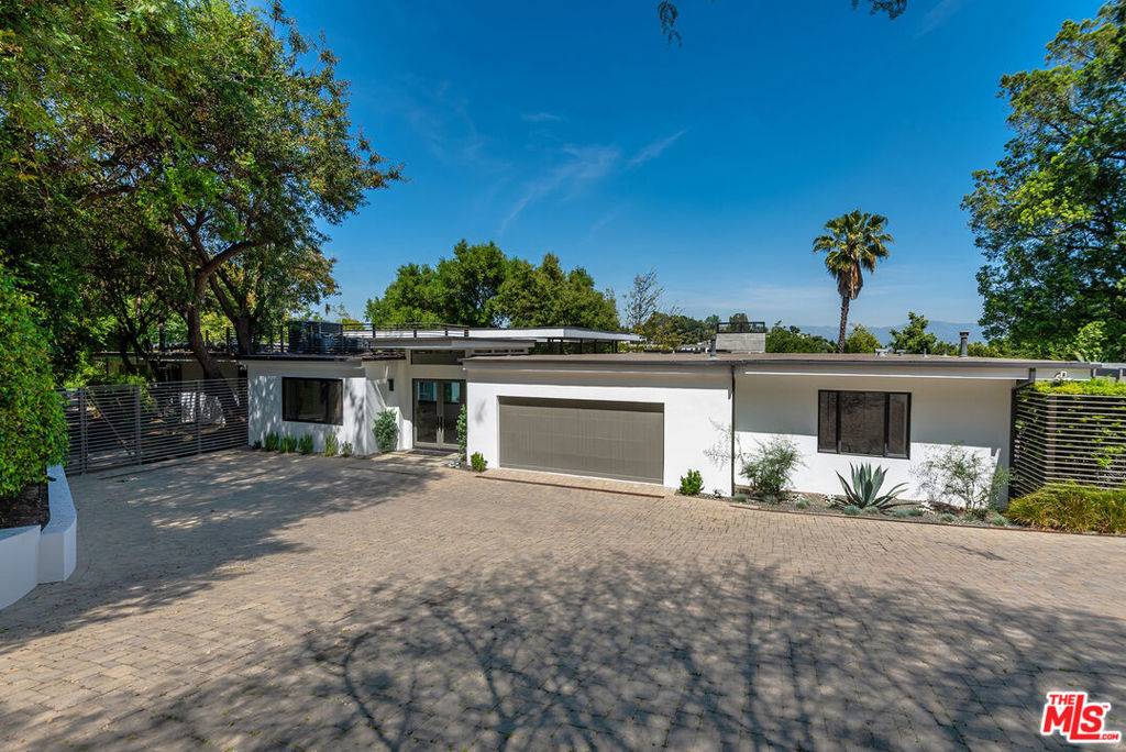 Encino, CA 91436,15941 Skytop RD