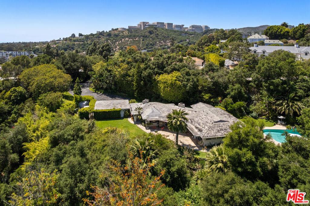 Los Angeles, CA 90049,11556 Bellagio RD