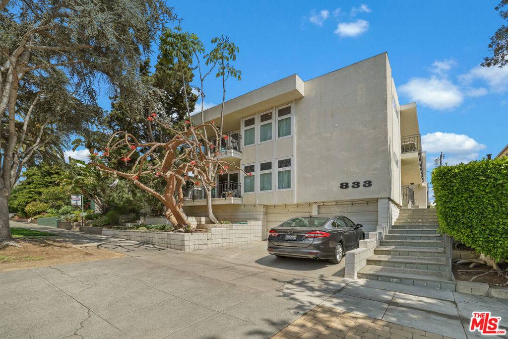 Santa Monica, CA 90403,833 15th ST