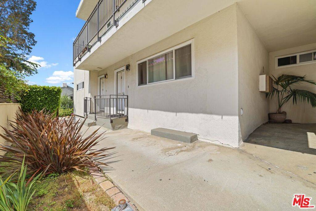 Santa Monica, CA 90403,833 15th ST