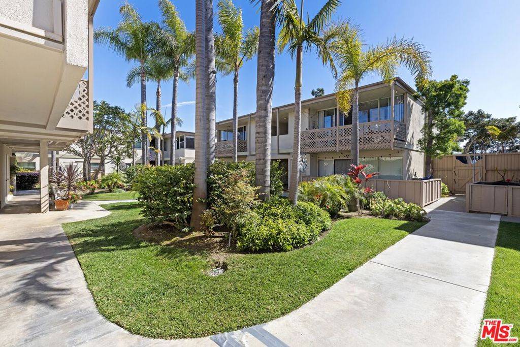 Newport Beach, CA 92660,1800 Westcliff DR