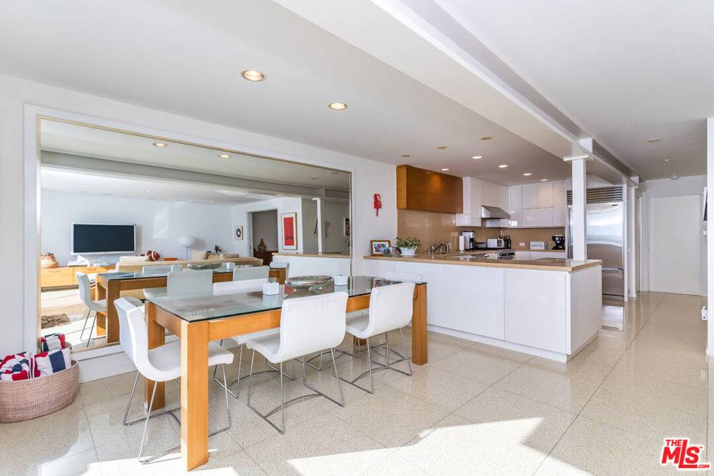 Malibu, CA 90265,22548 PACIFIC COAST HWY #102