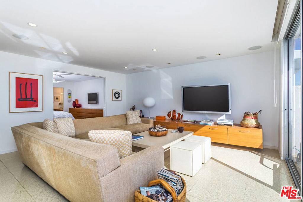 Malibu, CA 90265,22548 PACIFIC COAST HWY #102