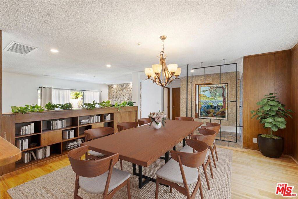 North Hollywood, CA 91605,6951 Atoll AVE