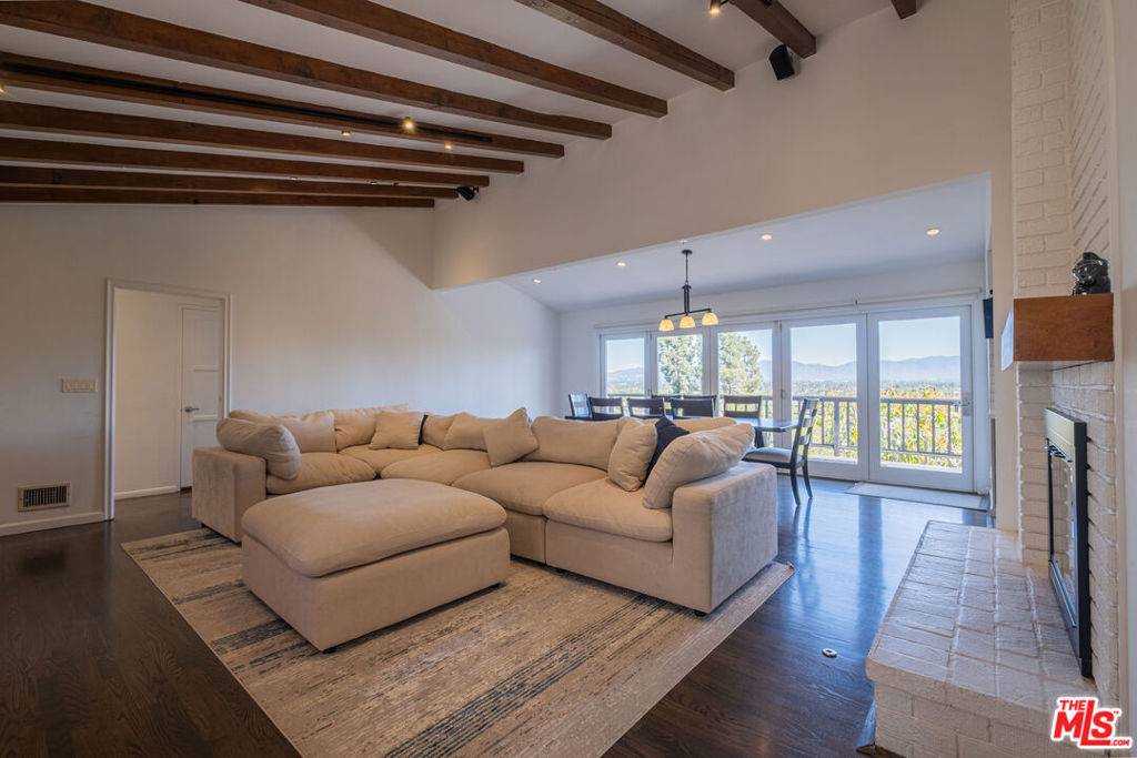 Sherman Oaks, CA 91403,14563 Round Valley DR