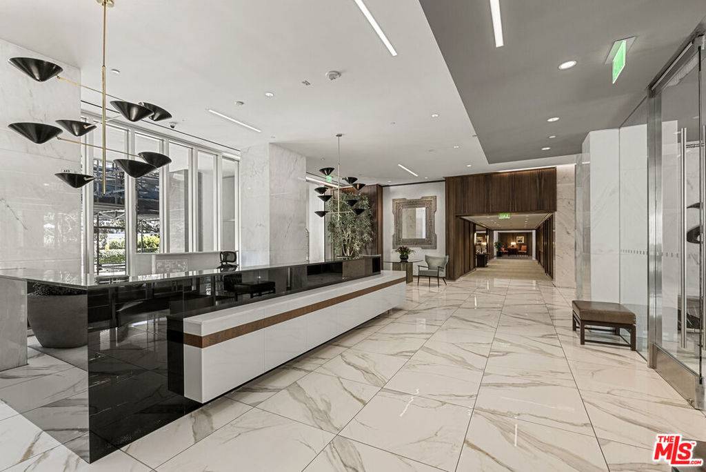 Los Angeles, CA 90024,10375 Wilshire BLVD #2F