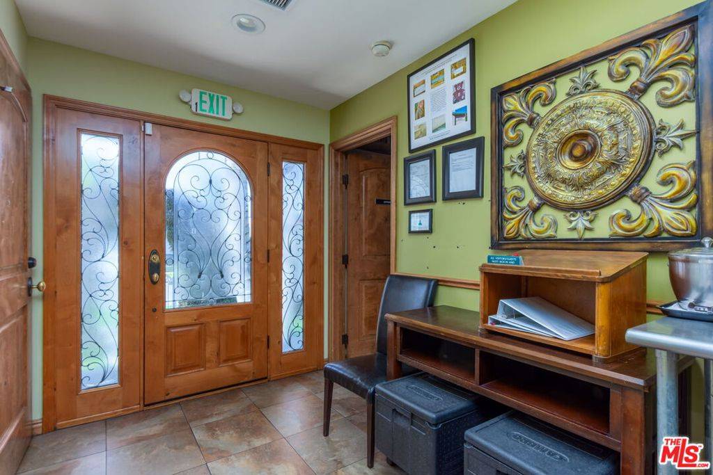Reseda, CA 91335,6956 Bertrand AVE