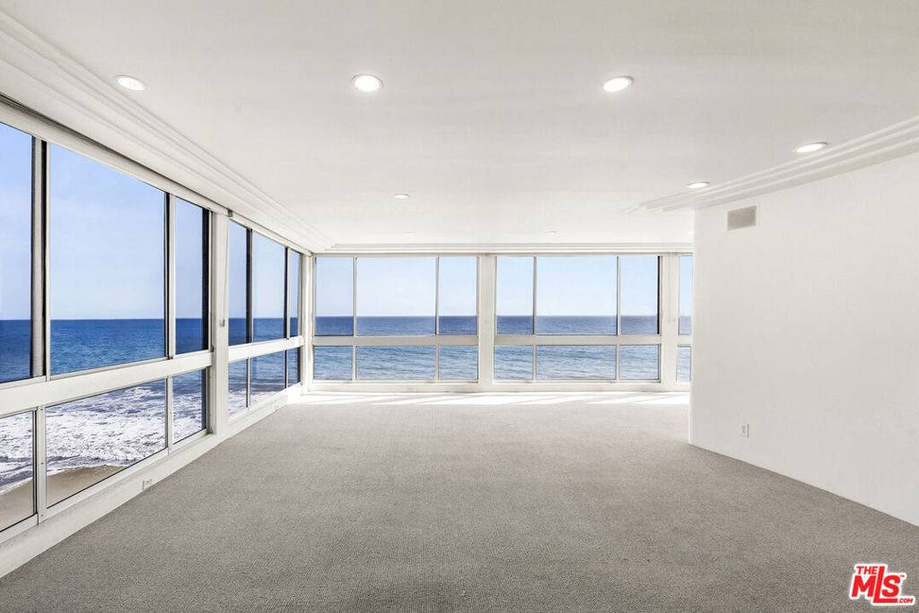 Malibu, CA 90265,22548 Pacific Coast HWY #211