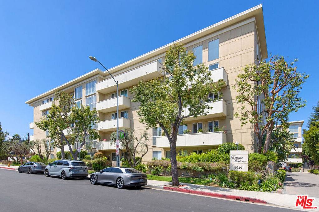 Encino, CA 91316,4949 Genesta AVE #212A