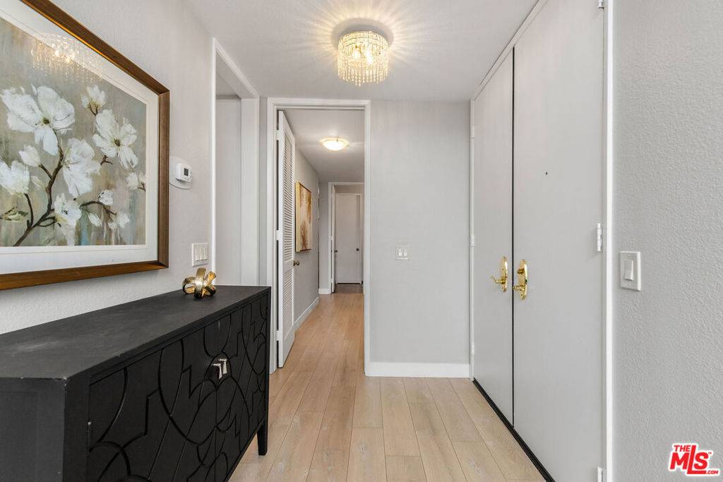 Encino, CA 91316,4949 Genesta AVE #212A