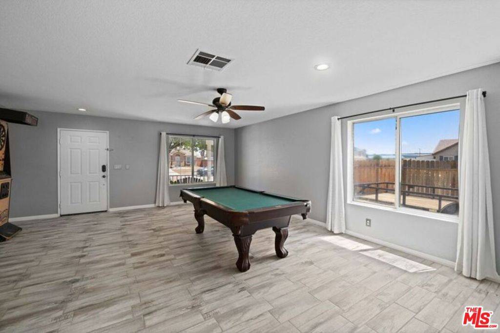 Rosamond, CA 93560,2133 Knollwood CT