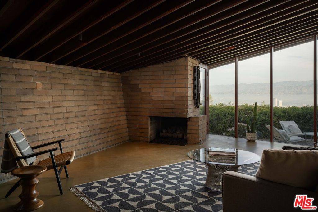 Los Angeles, CA 90068,7316 Caverna DR