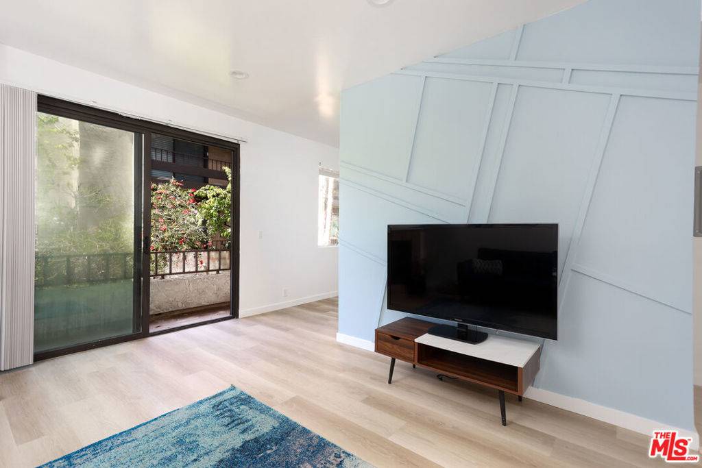 Playa Del Rey, CA 90293,8110 Manitoba ST #109