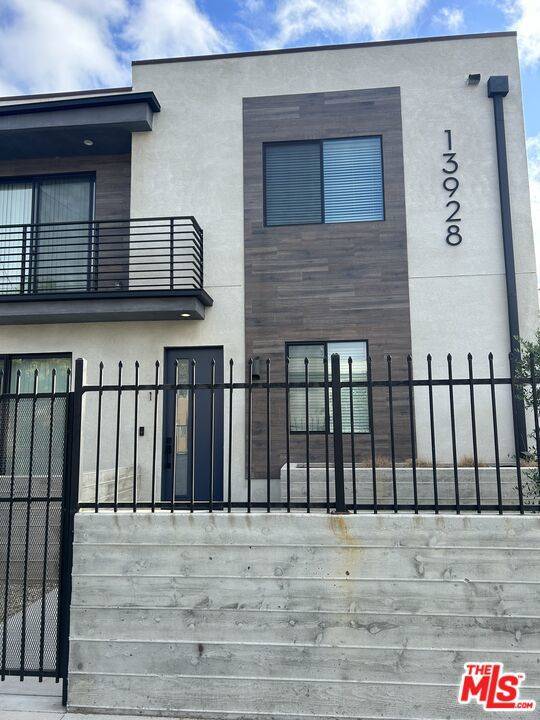 Van Nuys, CA 91401,13928 Bessemer ST #2