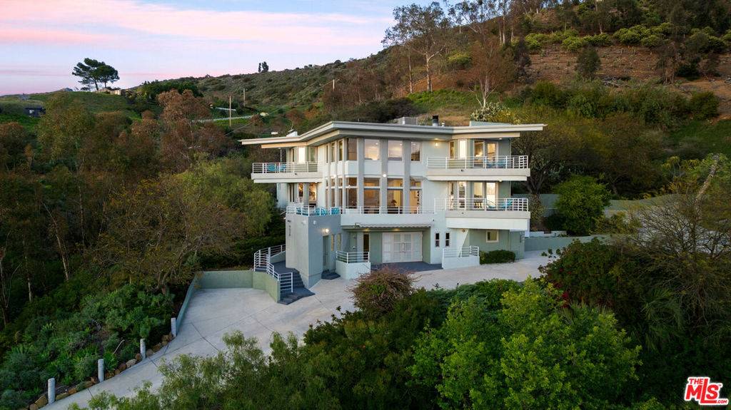 Malibu, CA 90265,9520 Houston RD