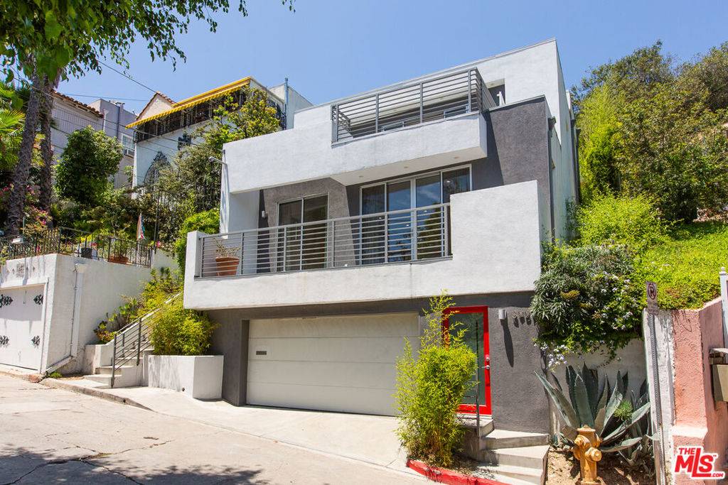 Los Angeles, CA 90027,3907 De Longpre AVE