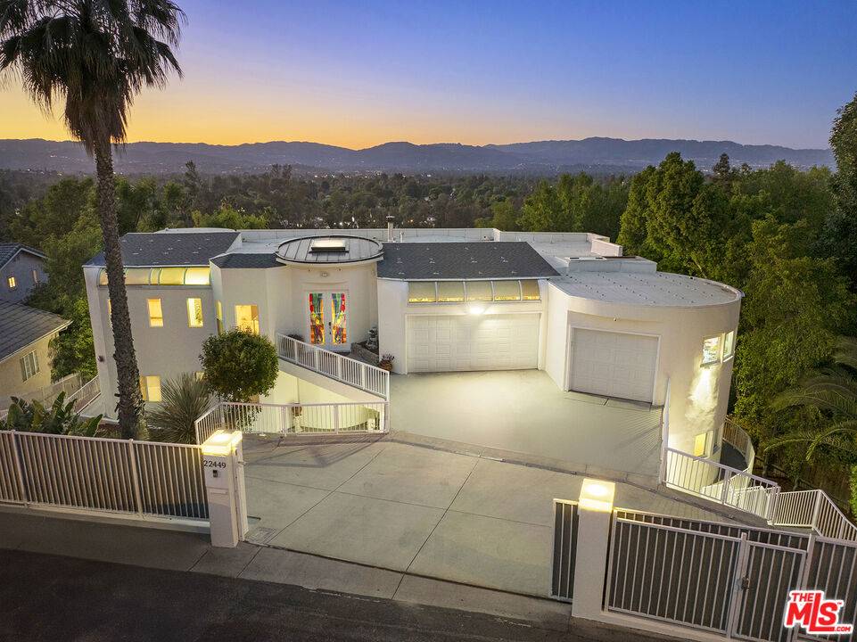 Woodland Hills, CA 91364,22449 Cass AVE