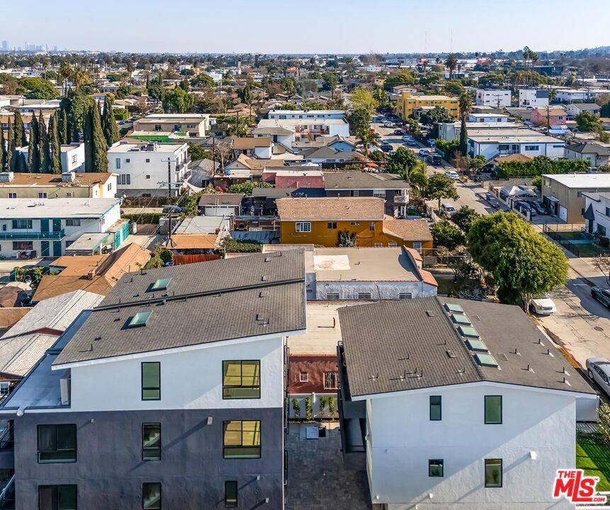 Los Angeles, CA 90016,5441 Blackwelder ST