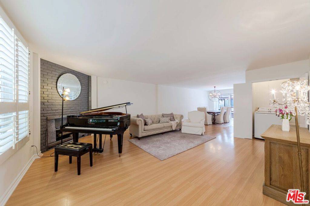 Santa Monica, CA 90403,933 17th ST #5