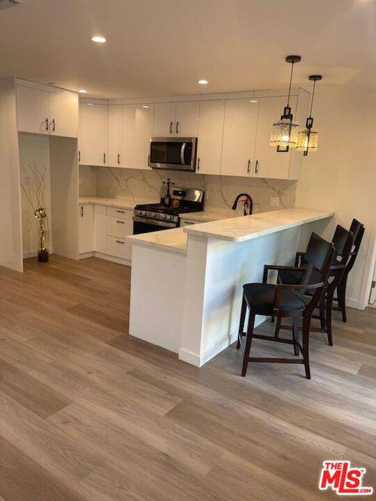Sherman Oaks, CA 91423,4522 Mammoth AVE