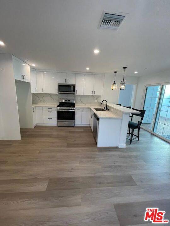 Sherman Oaks, CA 91423,4522 Mammoth AVE