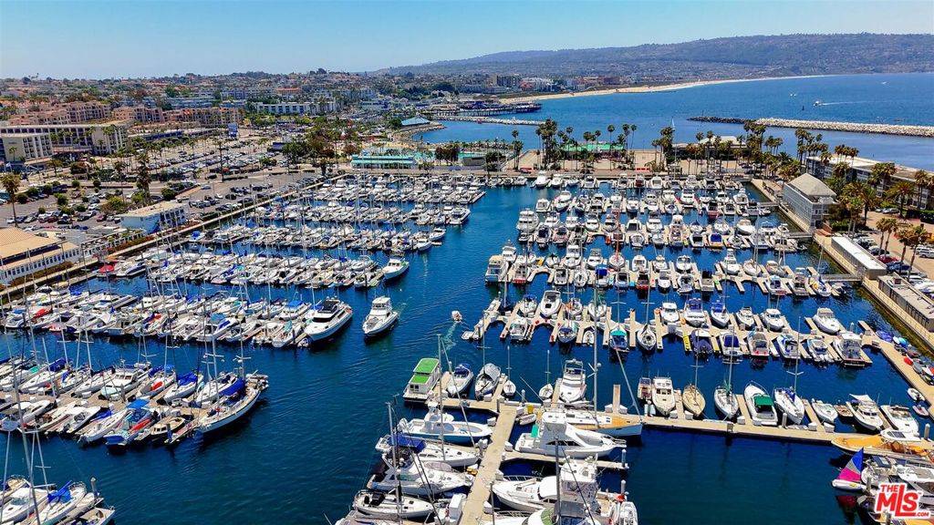 Redondo Beach, CA 90277,420 S Broadway #B