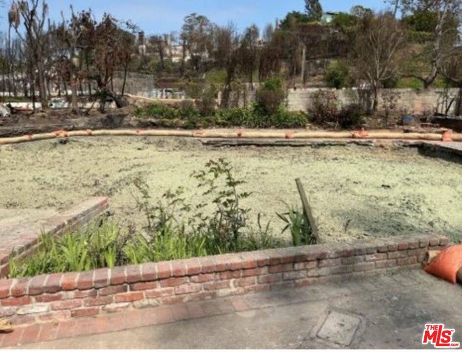 Pacific Palisades, CA 90272,16327 Akron ST