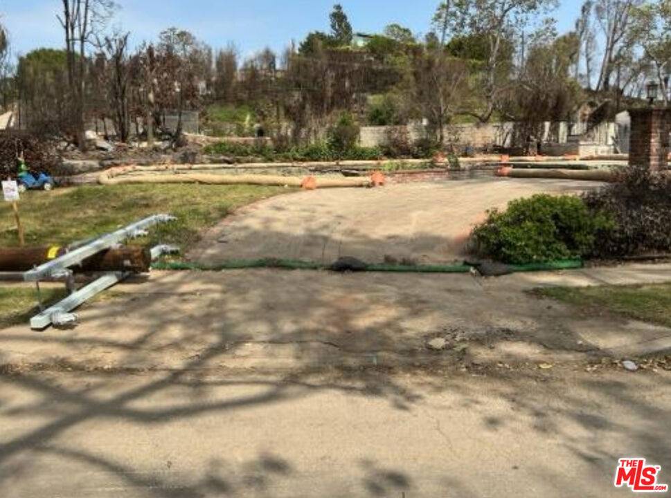 Pacific Palisades, CA 90272,16327 Akron ST