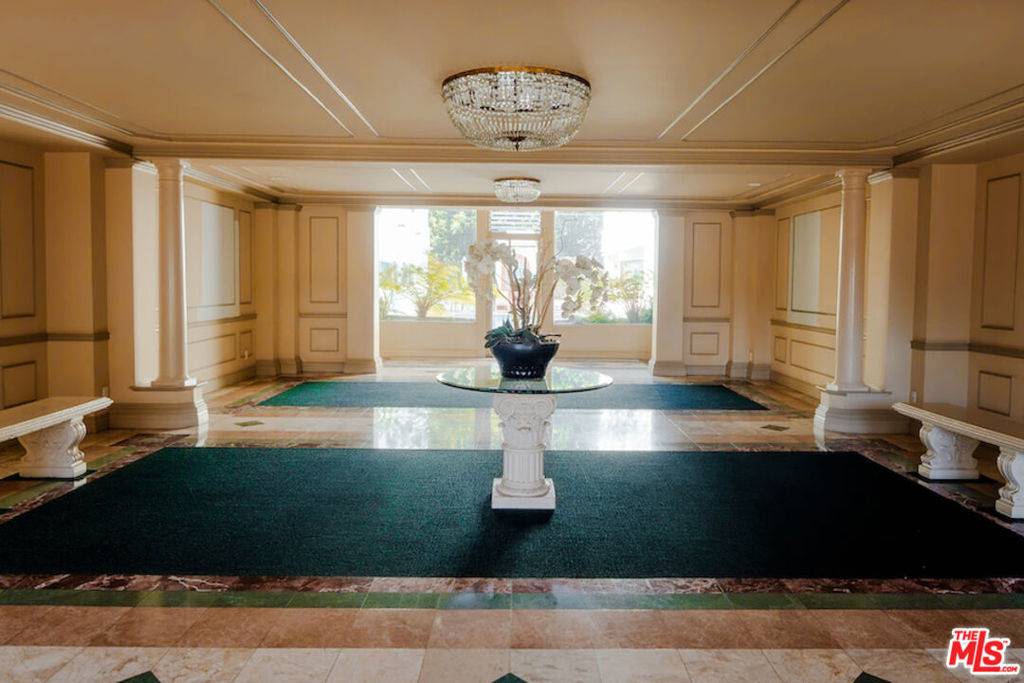 Santa Monica, CA 90403,521 Montana AVE #104