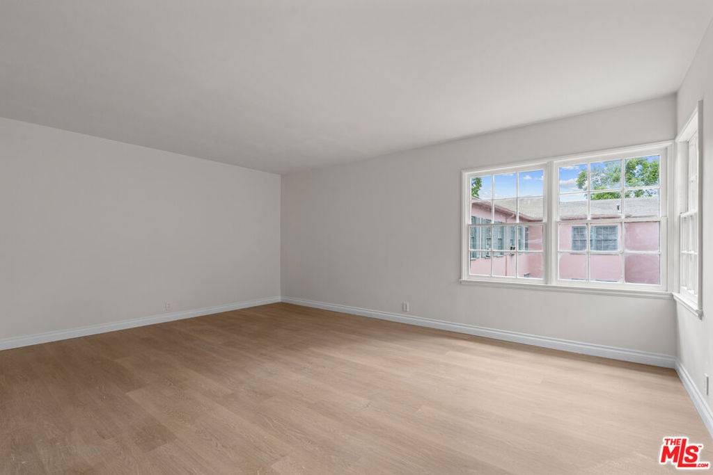 Beverly Hills, CA 90212,148 S Mccarty DR #19
