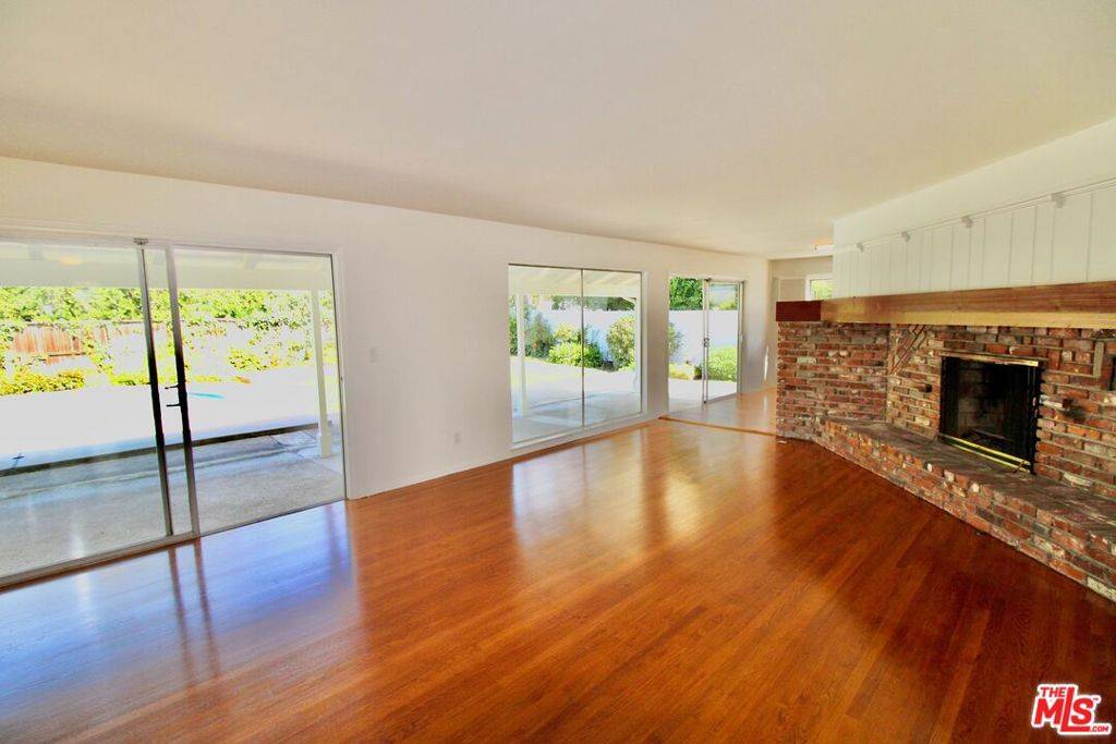 Woodland Hills, CA 91367,23431 Clarendon ST