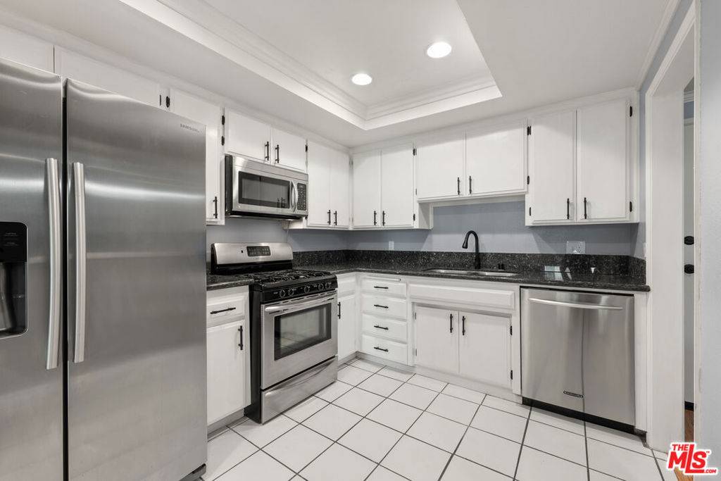 Playa Del Rey, CA 90293,8160 Manitoba ST #208
