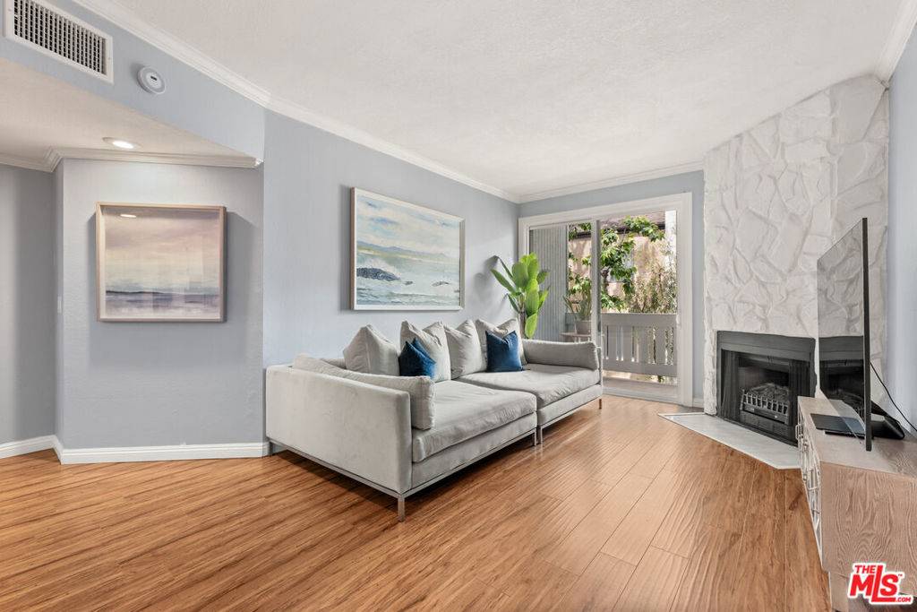 Playa Del Rey, CA 90293,8160 Manitoba ST #208