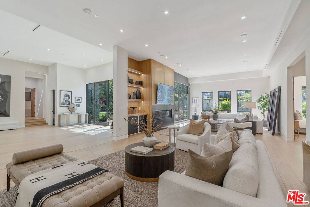 Tarzana, CA 91356,5354 Vanalden AVE