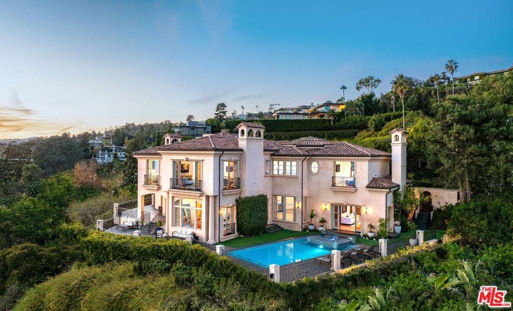 Los Angeles, CA 90069,1260 St Ives PL