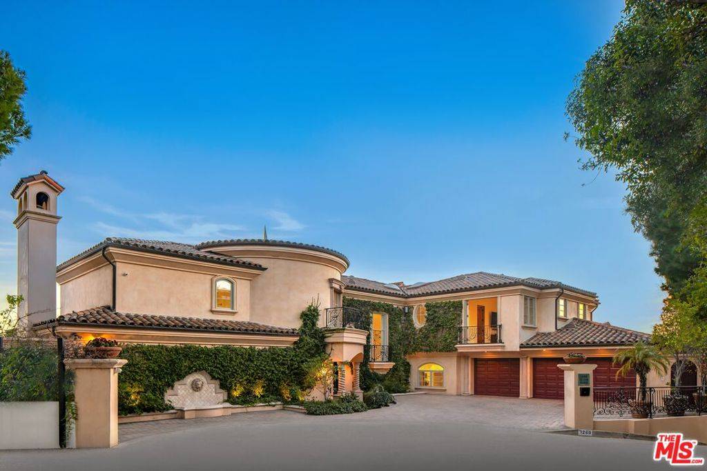Los Angeles, CA 90069,1260 St Ives PL