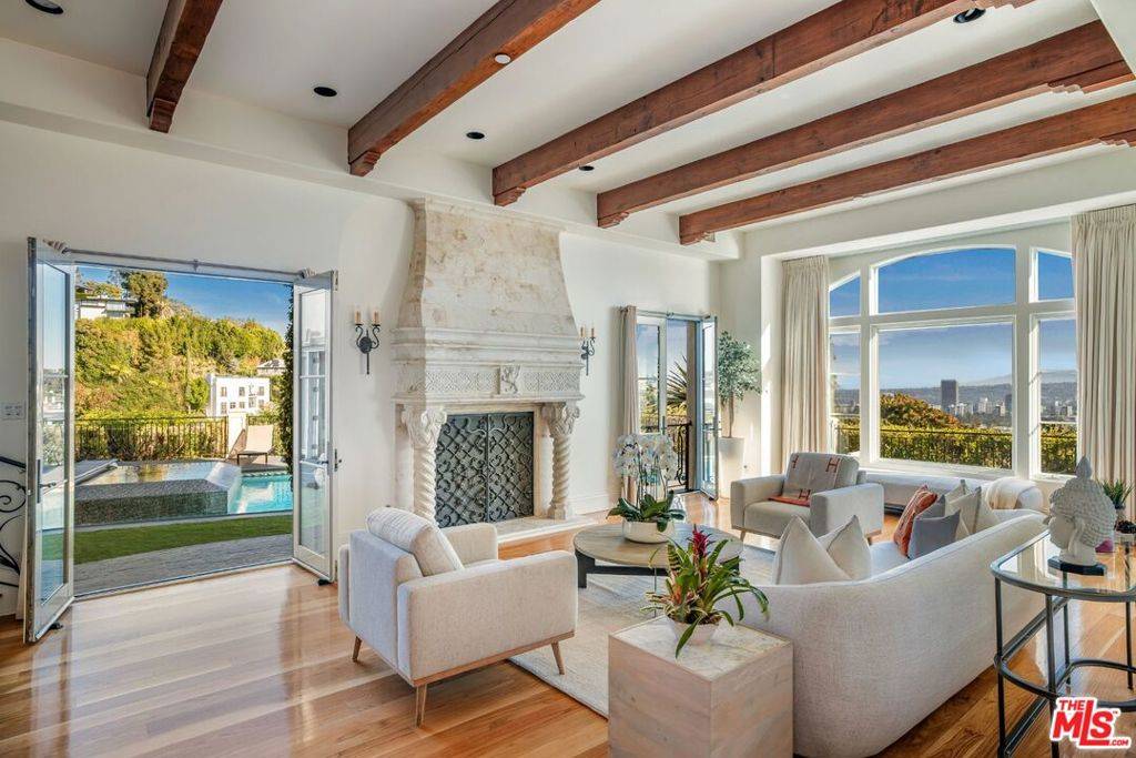 Los Angeles, CA 90069,1260 St Ives PL