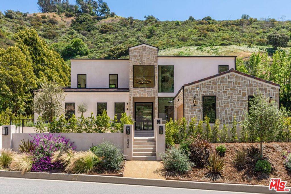 Beverly Hills, CA 90210,1840 San Ysidro DR