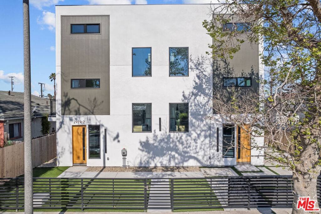 Los Angeles, CA 90016,2923 Burnside AVE #1