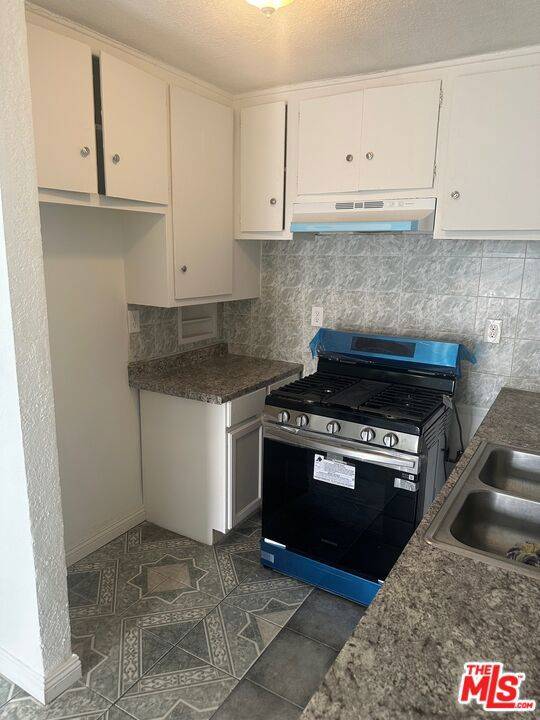 Santa Ana, CA 92701,1001 E Grant ST #F4