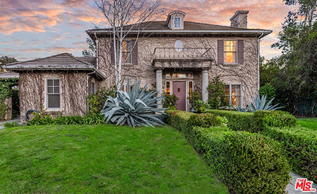 Calabasas, CA 91302,3470 Consuelo DR