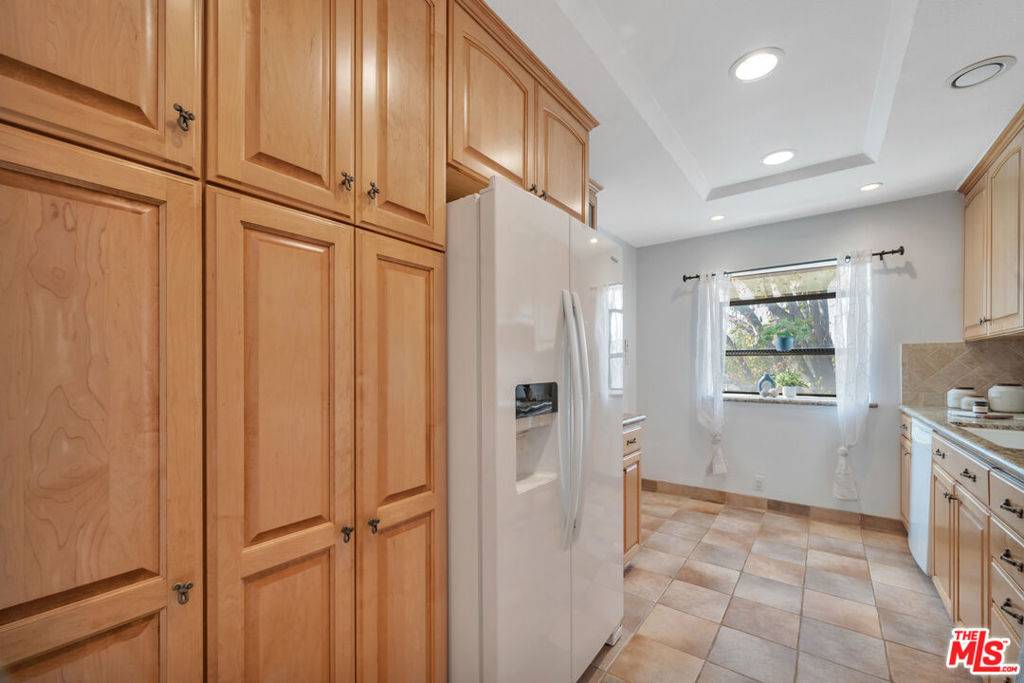 Sherman Oaks, CA 91423,14115 Moorpark ST #112