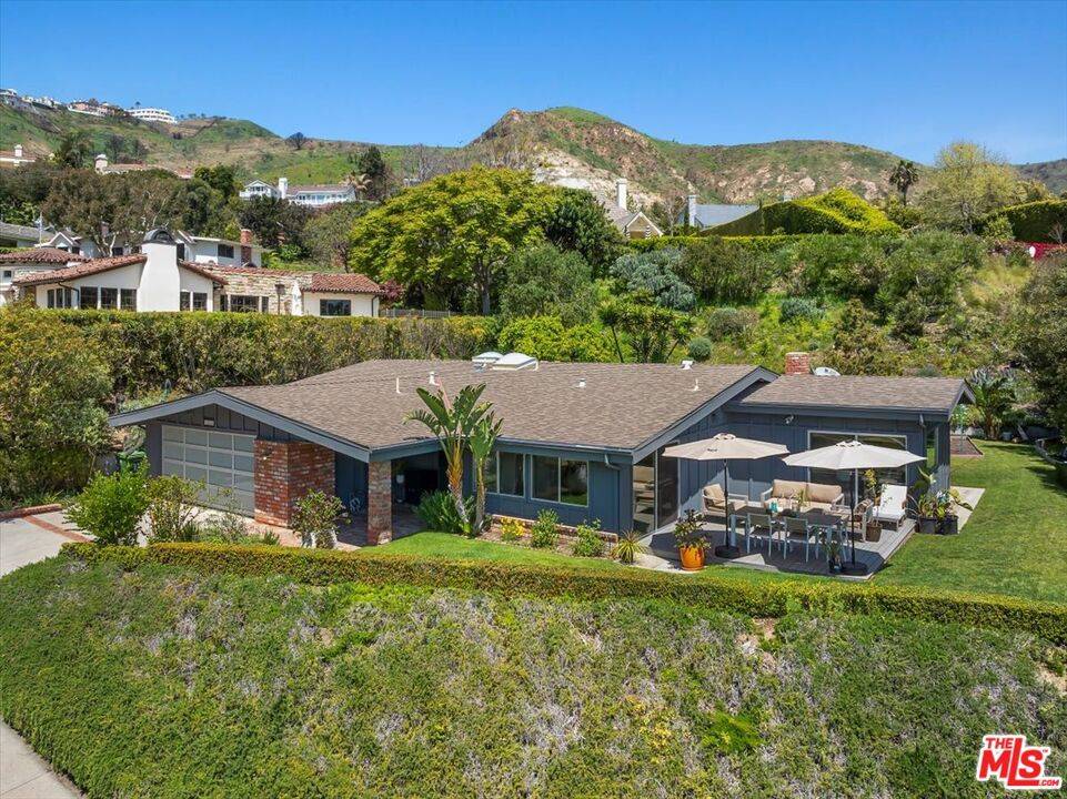 Pacific Palisades, CA 90272,16633 Bienveneda PL