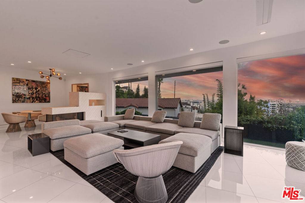 Los Angeles, CA 90069,1377 Miller PL