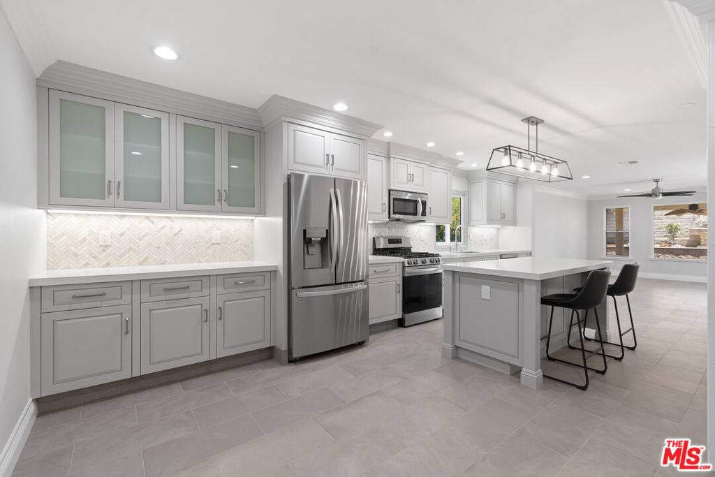 Walnut, CA 91789,222 Calle Descanso