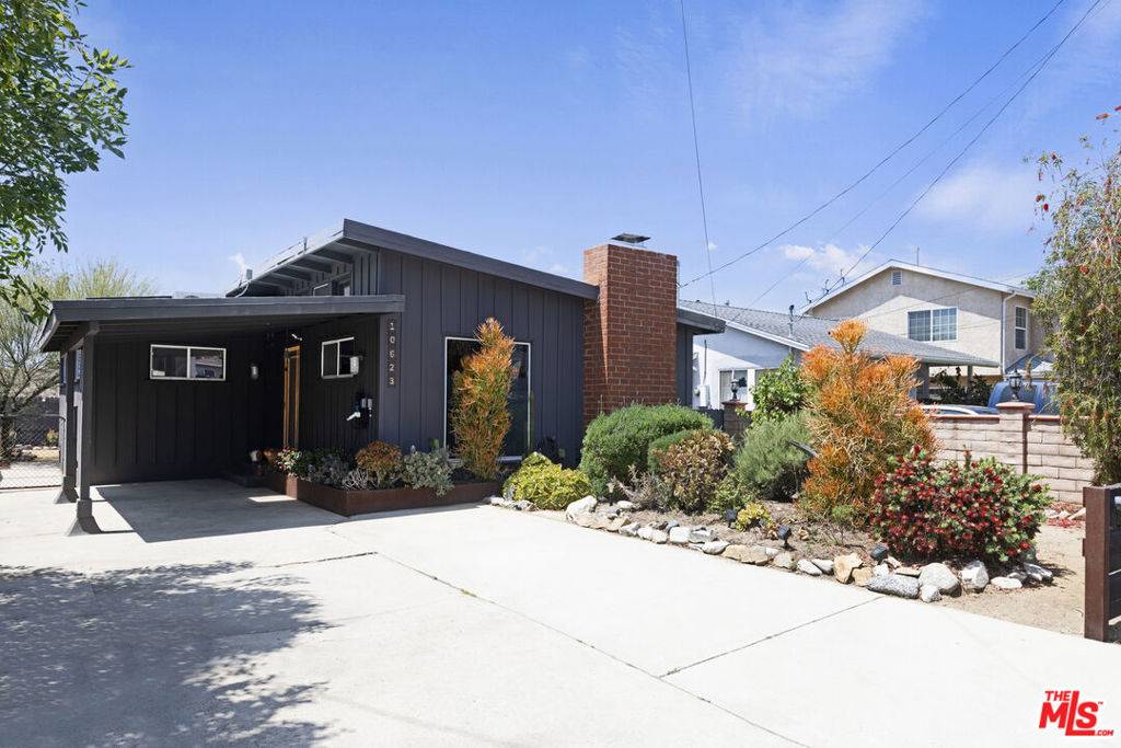 Sunland, CA 91040,10623 Woodward AVE